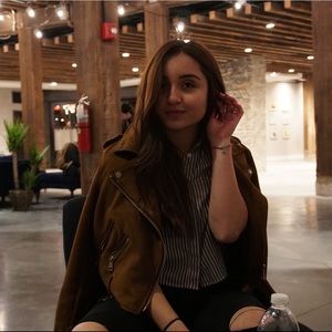 Meet your Posher, Ana